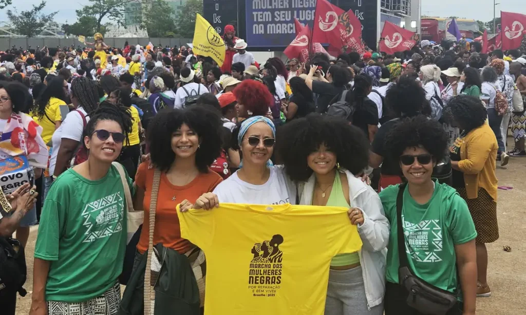 Com cerca de 500 mil pessoas, Marcha das Mulheres Negras toma Brasília