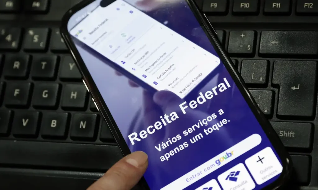 Receita paga nesta sexta maior lote de restituição do IR da história