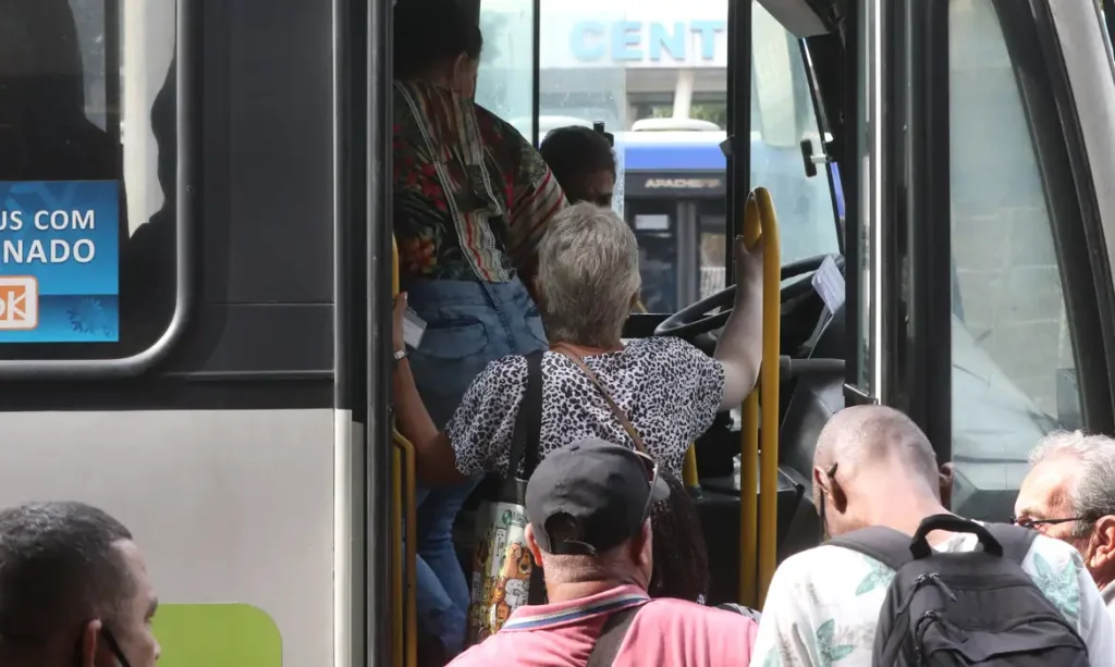 Rodoviários do Rio participam de audiência de conciliação 