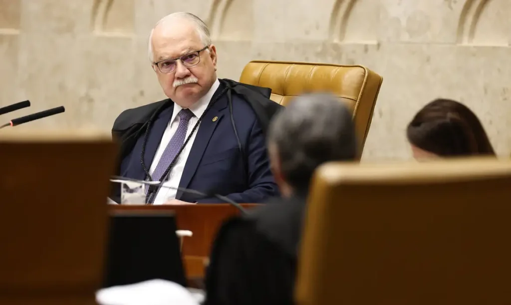 Ex-ministros e sociedade civil divulgam carta em apoio a Fachin 