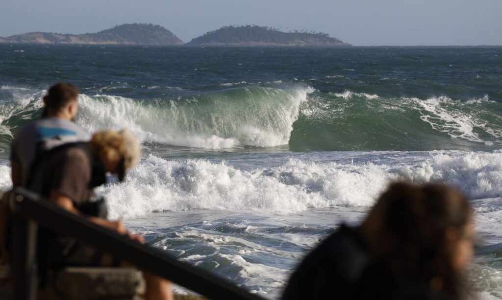 Rio terá dia de chuva, com temperatura em declínio e mar de ressaca